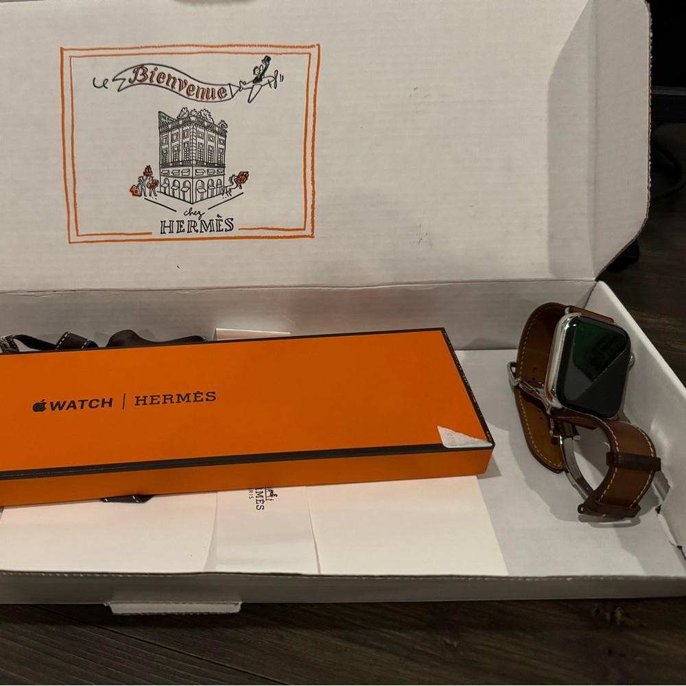 Apple Watch S9 45 mm stainless steel with Hermes brown leather band